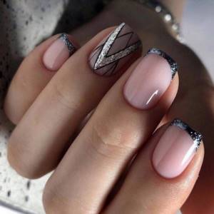 Manicure in nude style. Geometry on short nails. 