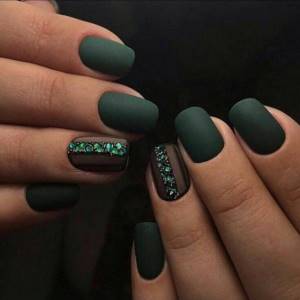manicure in dark colors
