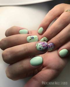 Manicure spring 2022: flowers and twigs