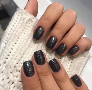 Fashion news: black manicure for short nails, trends, photos