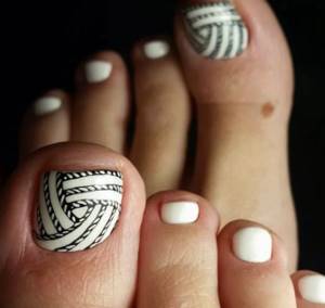 Fashionable pedicure for short nails in 2022