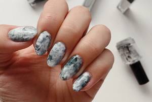 Marble manicure at home: 3 simple ways - photo