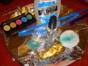 Mix clear nail polish with eye shadow on foil, testing color