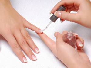 Gel polish will not last long on a weak nail plate.