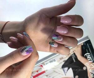 Delicate lilac manicure