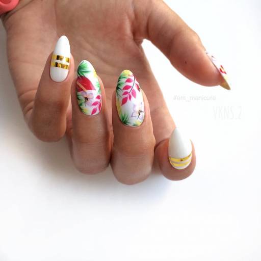 nails with flowers
