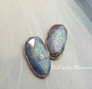 New nail design - voluminous stones