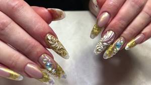 New Year&#39;s manicure: golden jacket and aquarium, rubbing in, painting with paste...