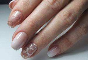 Nude manicure with glitter