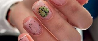 Nude manicure with leaves