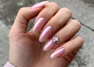 Nude manicure with rubbing