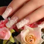 Объемные розы на ногтях