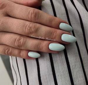 Plain mint on nails
