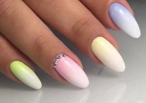 Ombre and gradient on almond shaped nails