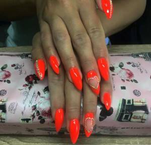 orange manicure for sharp nails