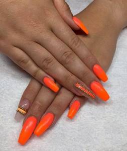 Orange manicure