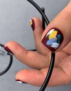 Autumn manicure with strokes