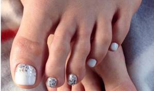 Pedicure at home: photos step by step for beginners, designs
