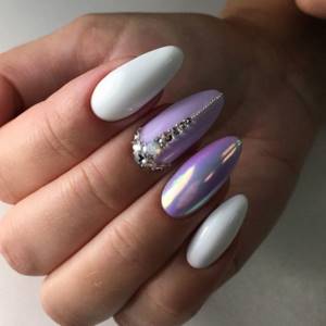 pearlescent manicure for long nails