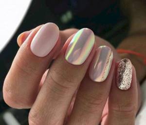 pearlescent manicure for short nails