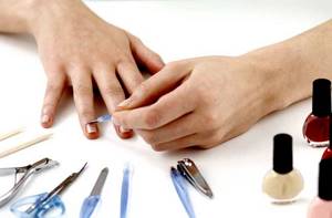 Процесс нанесения под акриловые ногти