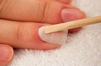 Процесс ремонта ногтя
