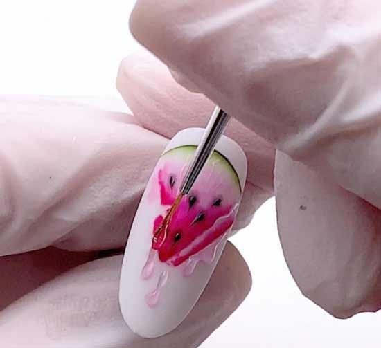 Рисунок на ногтях дольки арбуза