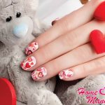 Romantic hearts are an interesting idea for a manicure