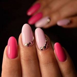Розово-малиновый акцент на два пальца