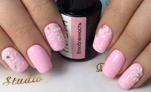 pink 3D manicure