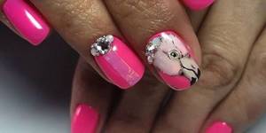 Розовый фламинго в дизайне ногтей