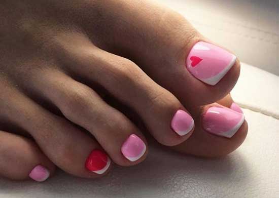 Розовый френч на ногтях ног