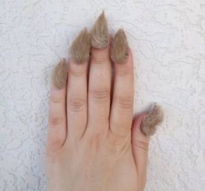 Make a furry, fluffy manicure