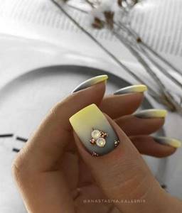 Серо-желтый градиент на ногтях