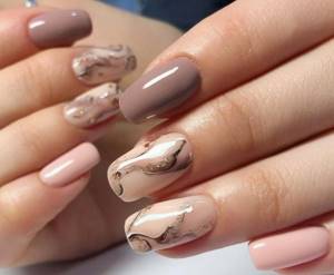 Gray shades in beige and gold manicure