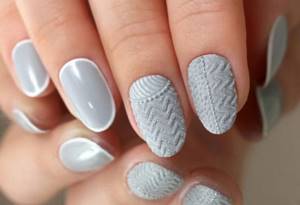Gray manicure with knitted motifs