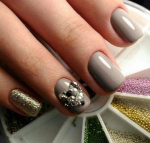 Gray manicure with rhinestones