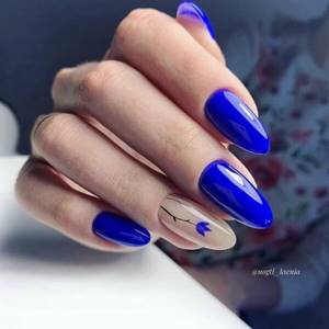 Blue flower manicure