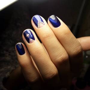 Blue manicure for short nails