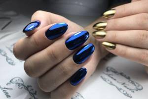 Blue manicure with rubbing