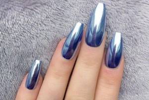 Blue manicure with rubbing