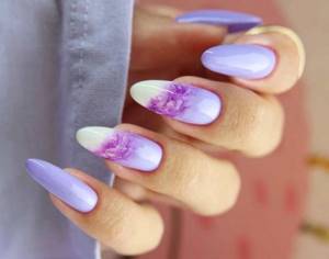Lilac nails with a pattern