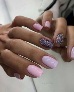 Lilac manicure photo with design