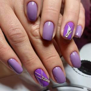 lilac manicure