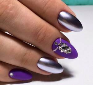 Lilac matte manicure with rhinestones