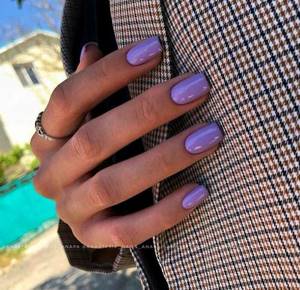 Lilac monochromatic manicure