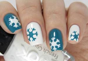 Snowflakes on nails with a stencil