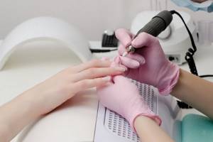 removing gel polish with a manicure machine