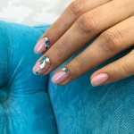 Light manicure on short nails 2021 photo 68 fashion ideas