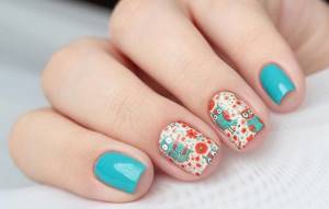 This manicure with stickers can be easily done at home.
